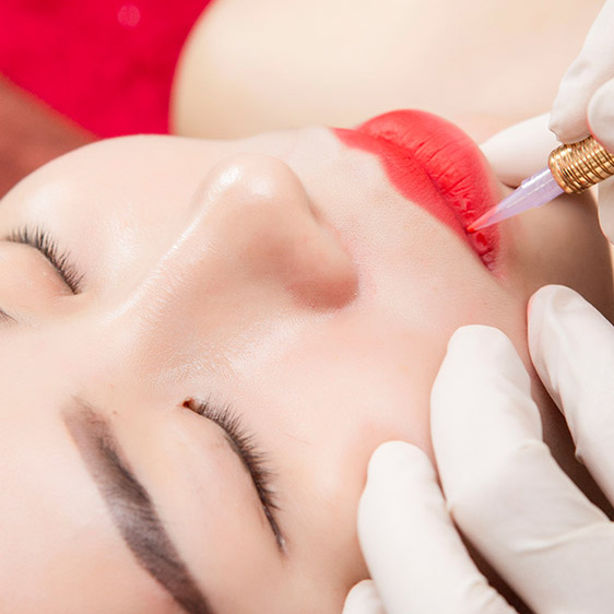 Phun môi phủ bóng collagen